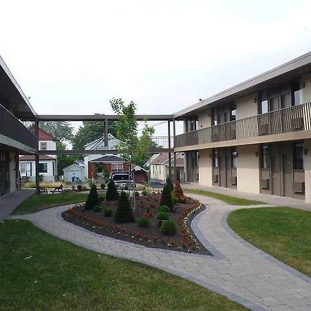 Niagara Plaza Hotel By Fairbridge Dış mekan fotoğraf